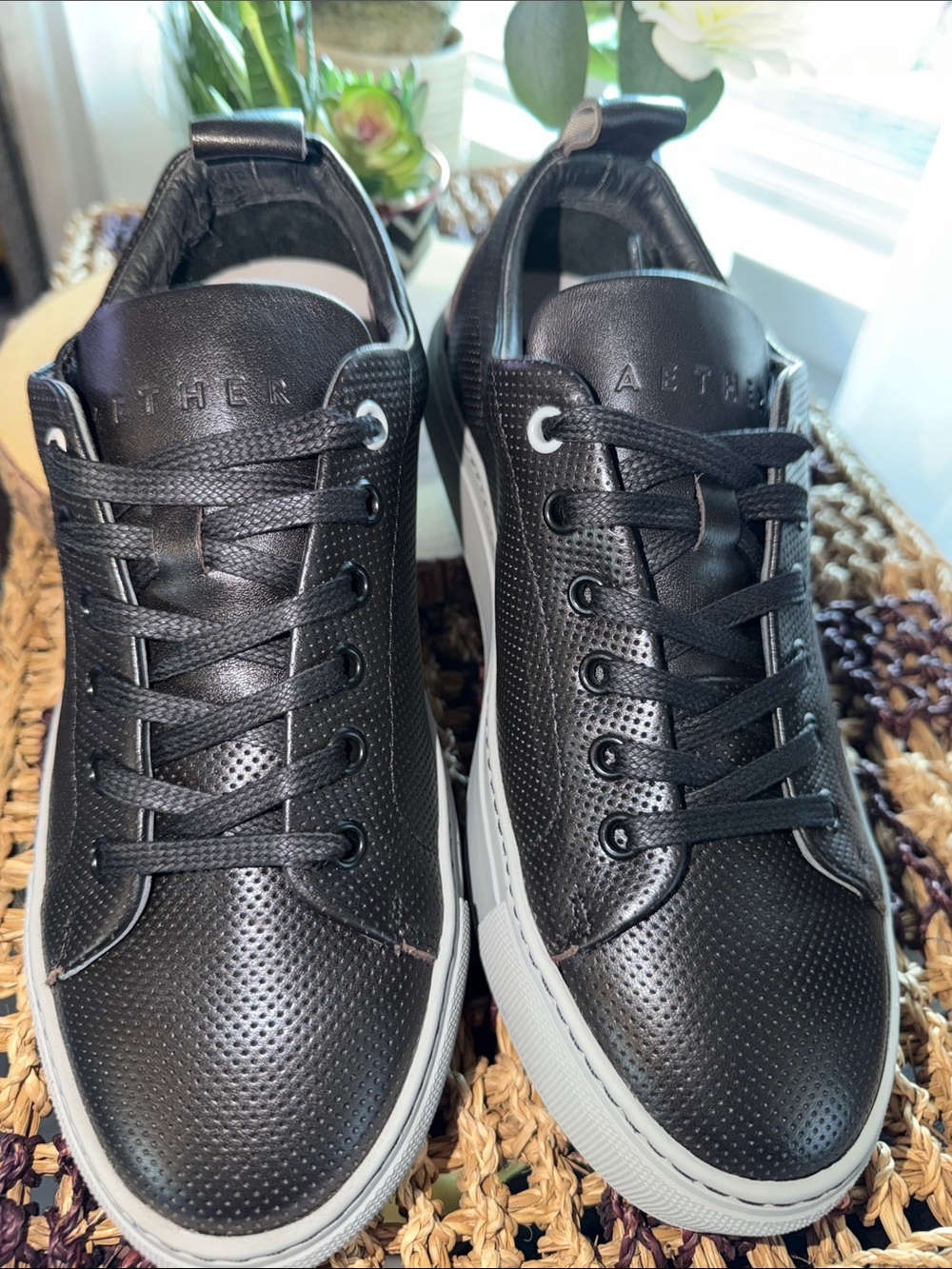 AETHER Women’s Dalton-Lo Leather Sneakers Onyx Black Size 8 EU 39 Box
